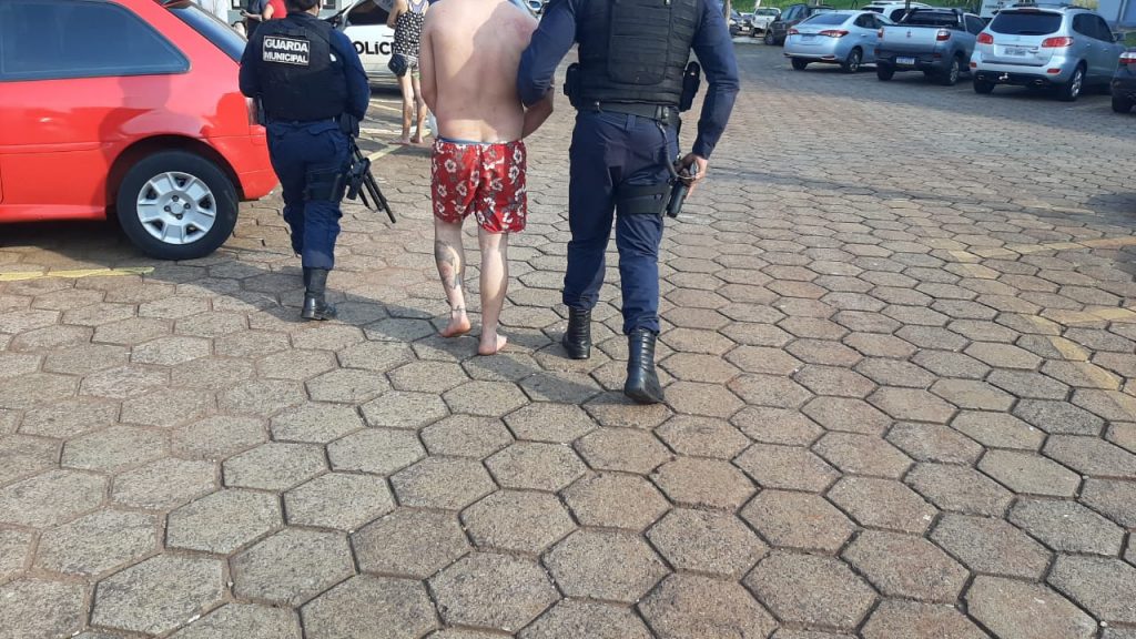 Homem agride a esposa grávida e acaba preso em ação da GM no Bairro Floresta
