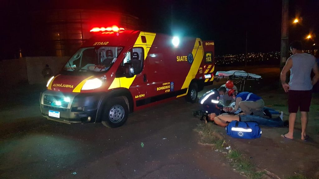 Duas pessoas ficam feridas em acidente na Avenida das Pombas
