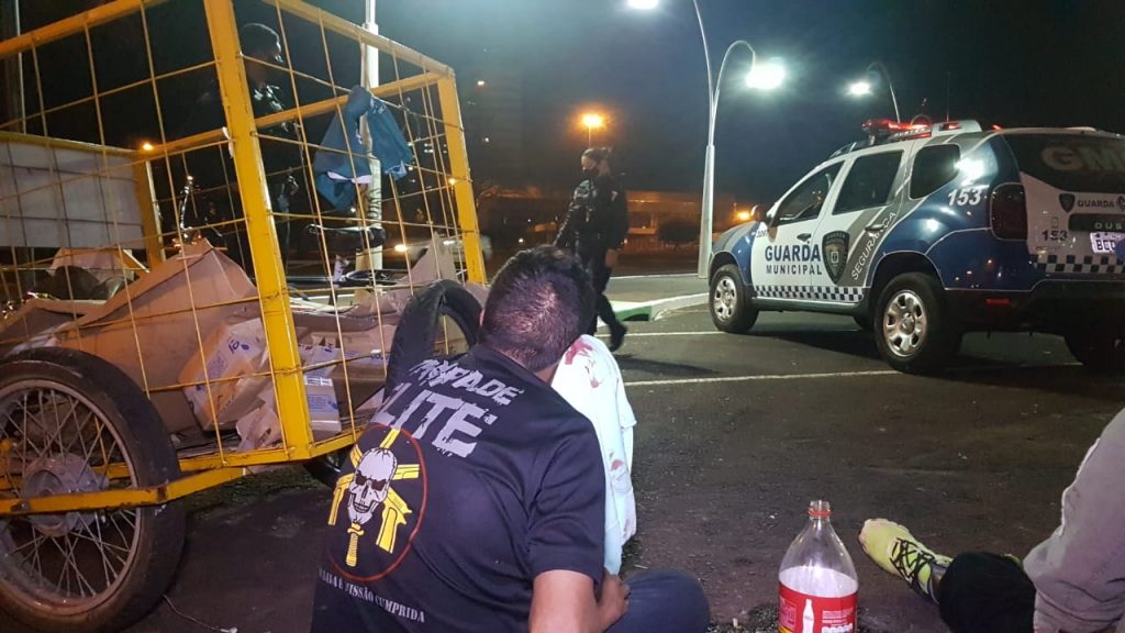 Em briga na Praça da Bíblia, homem é atingido por golpe de canivete