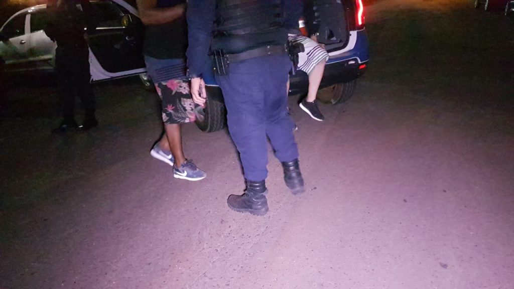 Jovens fogem de abordagem da GM e acabam detidos na Rua Santa Catarina