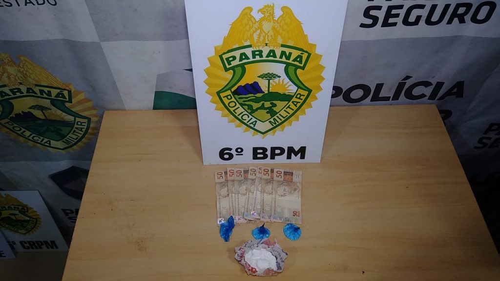 Abordagem da PM resulta em detido com cocaína e dinheiro no Bairro Brasília