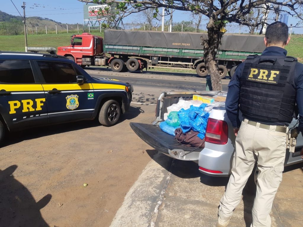 PRF apreende grande quantidade de eletrônicos contrabandeados em Jacarezinho