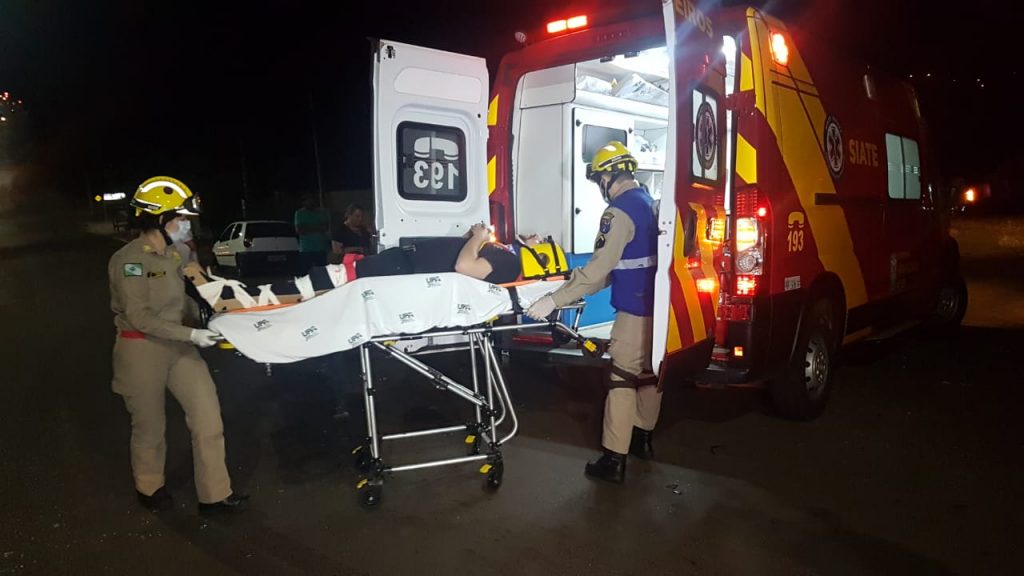 Motociclista fica ferido em acidente de trânsito em frente a UPA Brasília