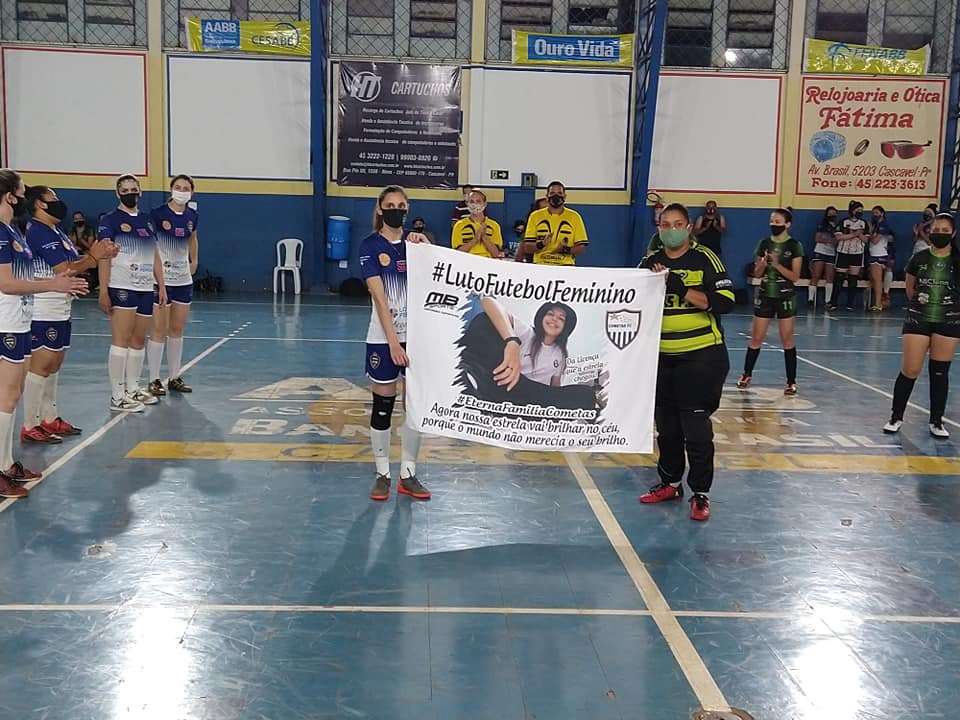 Emocionante: time de futsal amador faz homenagem a Amanda Prado