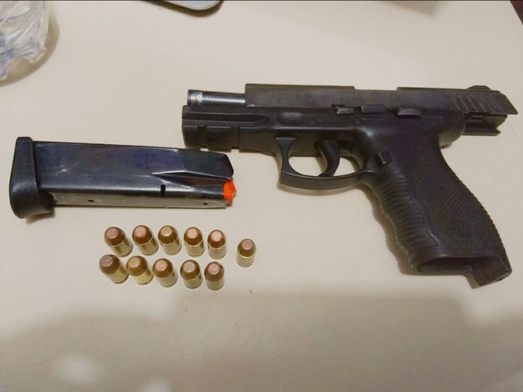 Homem é assassinado a tiros e arma que havia sido furtada da polícia é encontrada próxima ao corpo, em Cambé