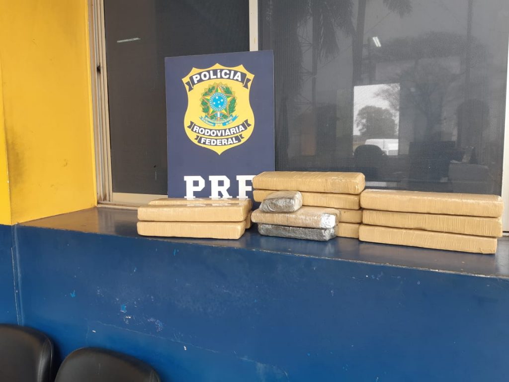 PRF prende homem transportando 13,5 kg de maconha em Santa Terezinha de Itaipu