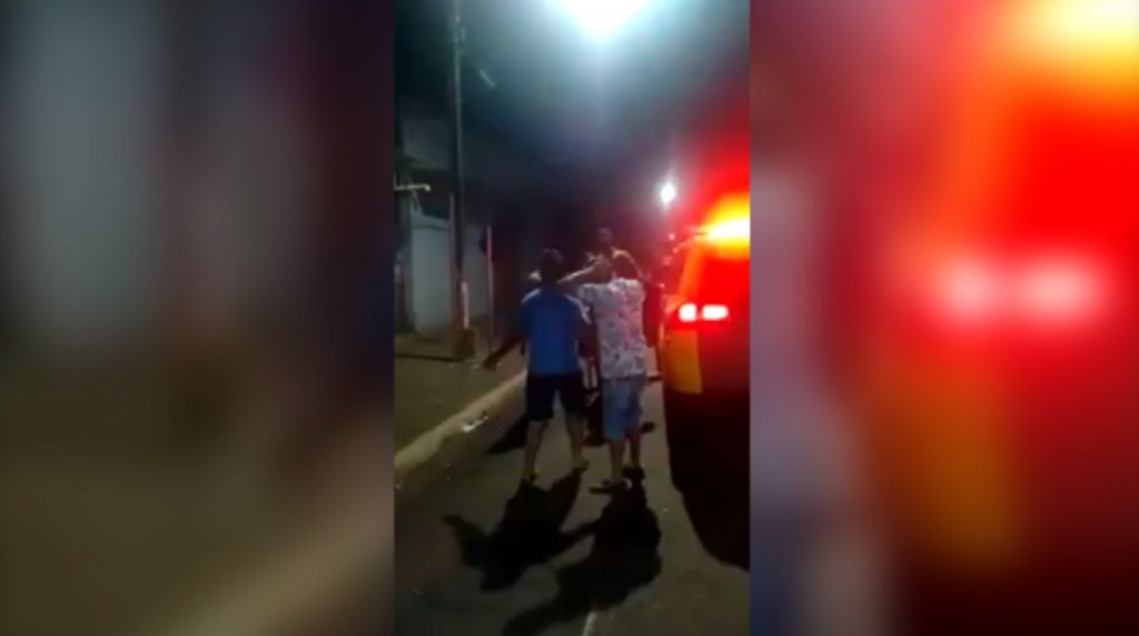 Capitão da PM fala sobre confusão entre policiais e moradores