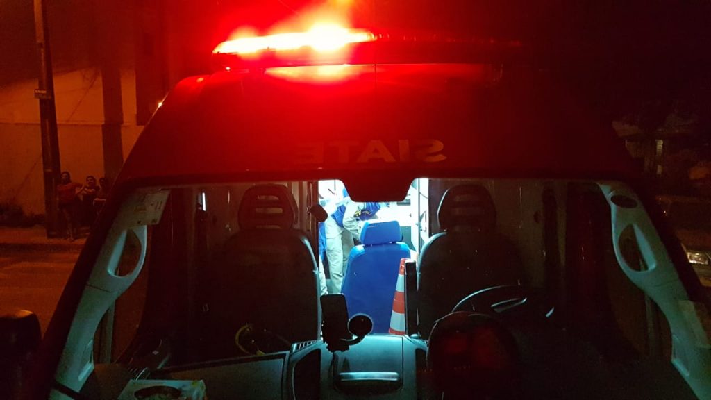 Motociclista fica ferido ao atropelar cachorro no Interlagos