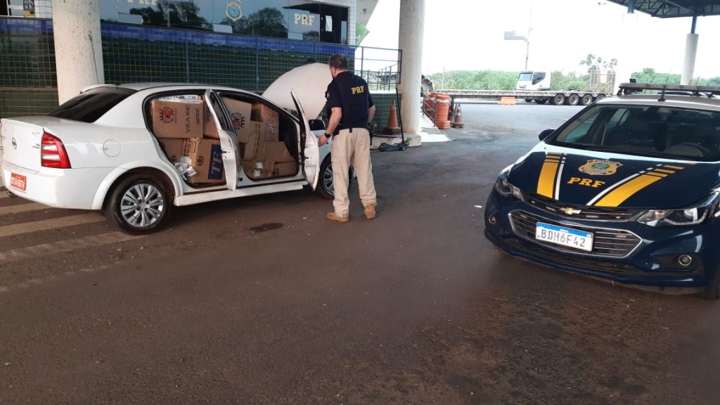 Veículo é apreendido com 20 mil maços de cigarros em Guaíra