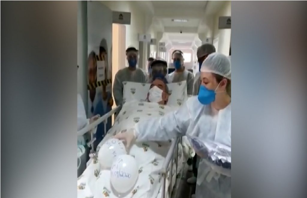 Idoso de 61 anos recebe alta da UTI do Hospital de Retaguarda após 19 dias de internamento