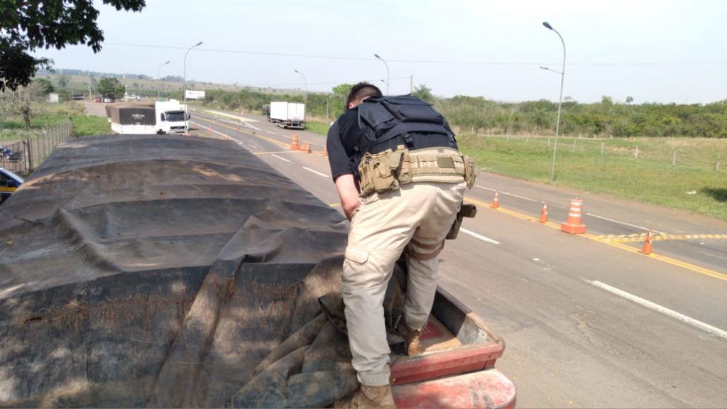 PRF apreende carga de cigarros avaliada em mais de R$ 2 milhões