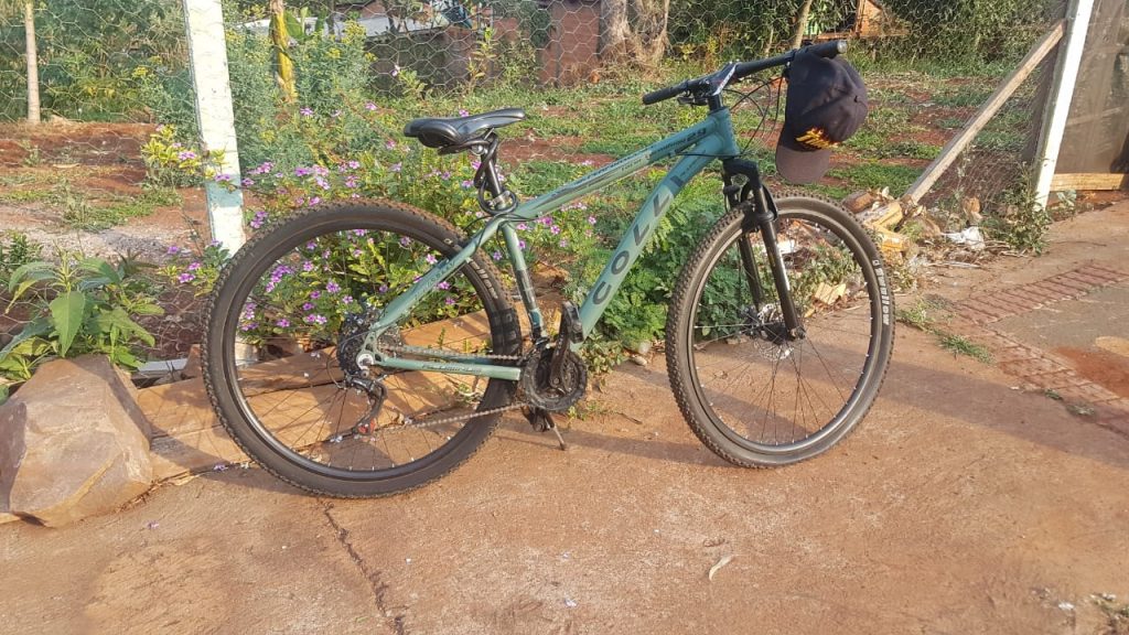 Ciclista é socorrido ao atingir poste no Bairro Tarumã
