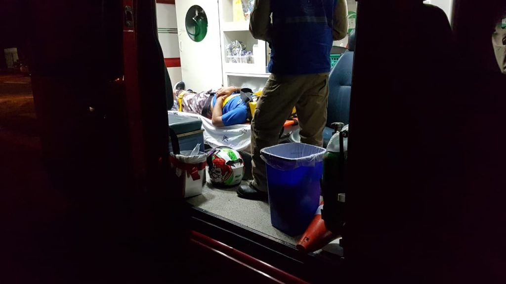 Motociclista é socorrido em acidente na Rua Maracaí