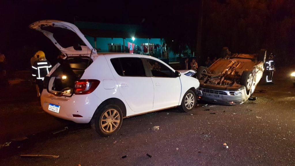 Duas mulheres ficam feridas em capotamento no Bairro XIV de Novembro