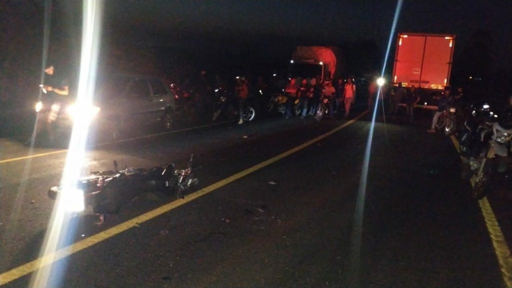 Motociclista morre após colisão contra caminhão na PR-445, em Londrina