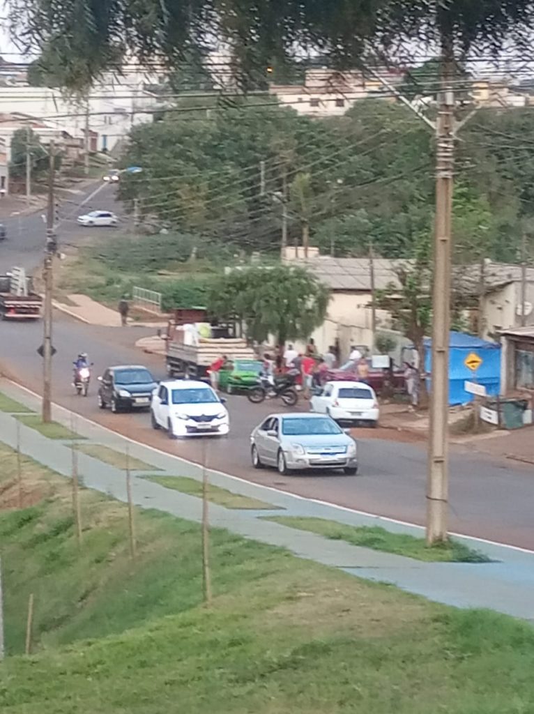Motorista causa acidente e foge na Rua Publio Pimentel