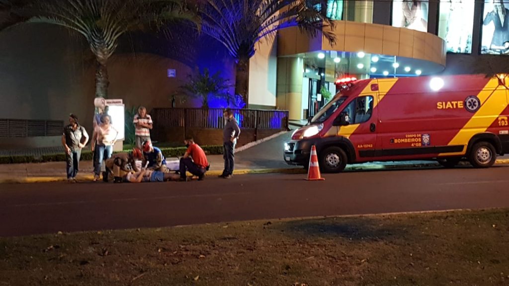 Mulher é atropelada por carro na Avenida Toledo
