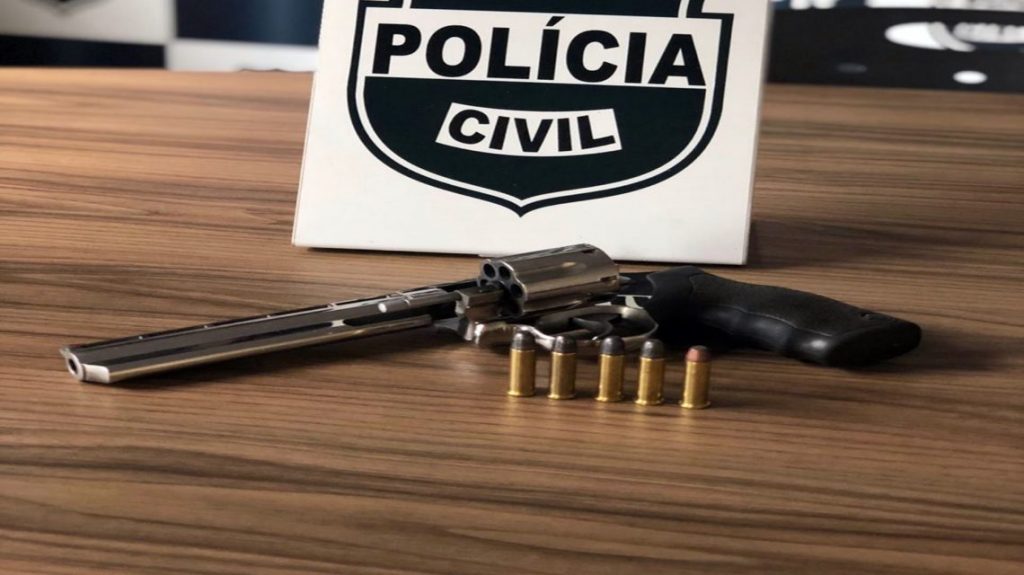 Polícia Civil detém homem e apreende revólver municiado no interior de Coronel Vivida