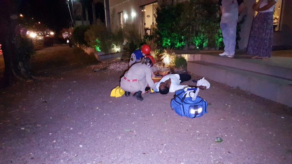 Homem é socorrido na Rua Nereu Ramos, no Centro