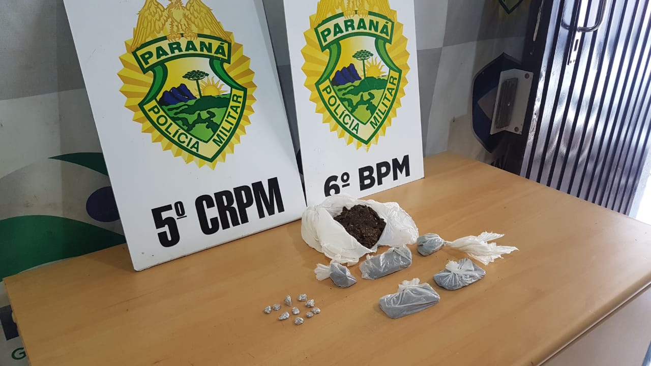 Jovem de 17 anos é apreendido com porções de crack e maconha