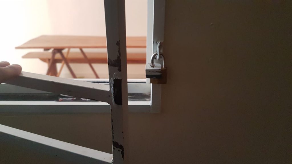 Bairro Periolo: Ladrões arrombam casa e furtam vários objetos, incluindo geladeira e cooktop