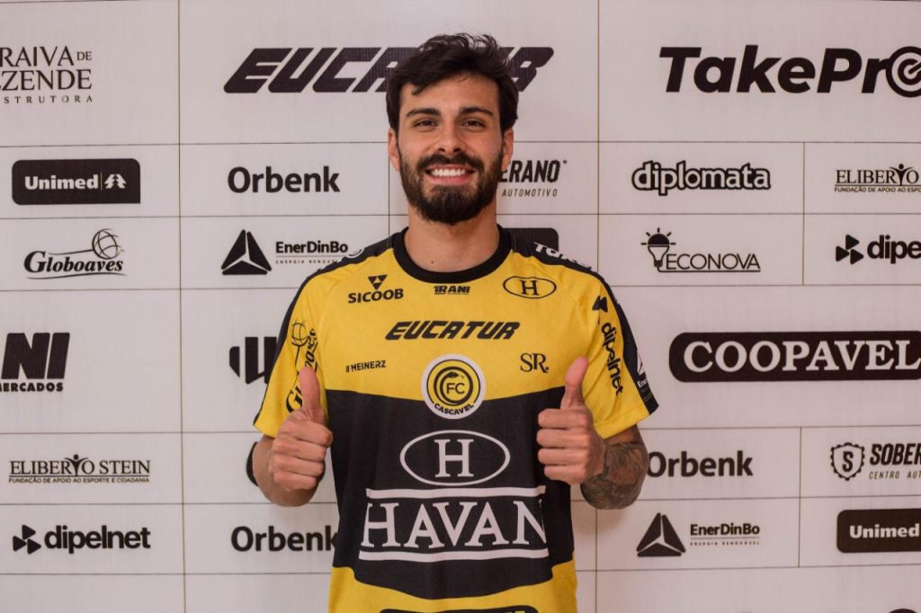Serpente Aurinegra contrata lateral-direito cascavelense Raul Cardoso