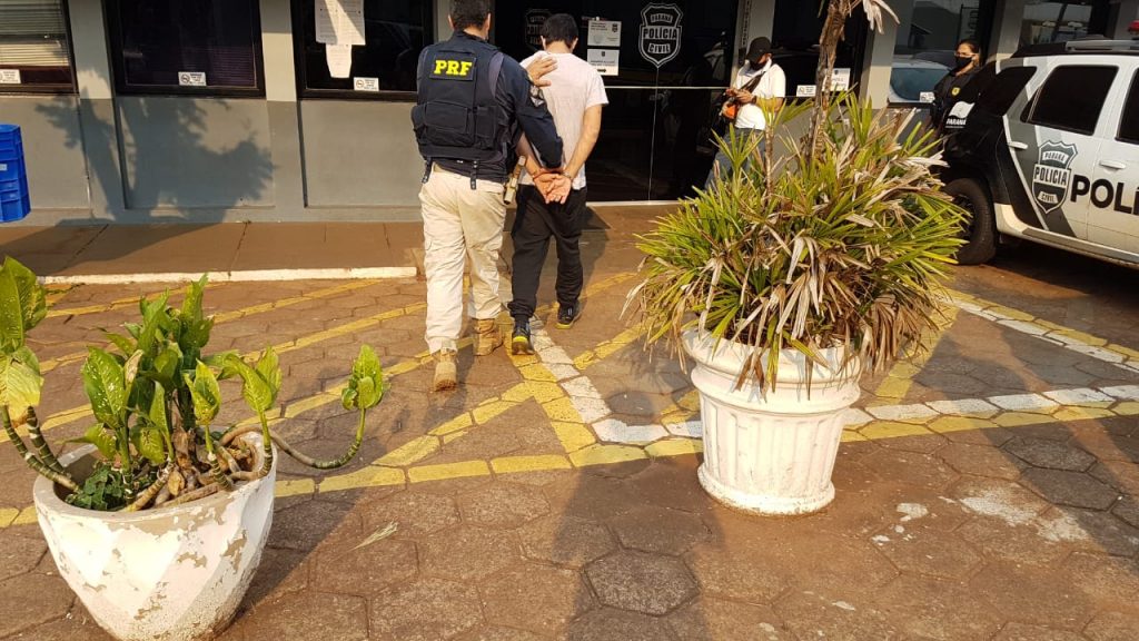 Motorista é preso na BR-277 transportando maconha