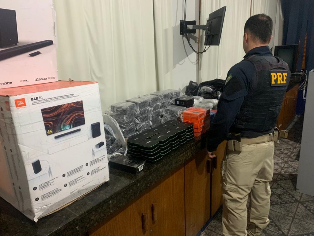 PRF apreende grande quantidade de eletrônicos em Cornélio Procópio