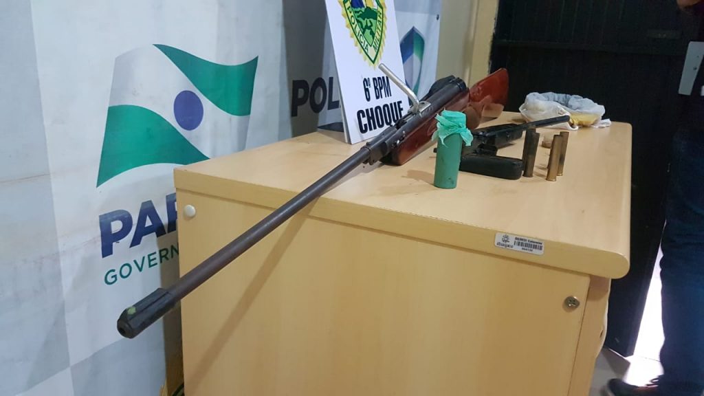 Mulher de 27 anos é detida com armas de fogo pelo Pelotão de Choque