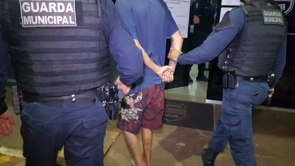 Motorista é flagrado embriagado no Centro
