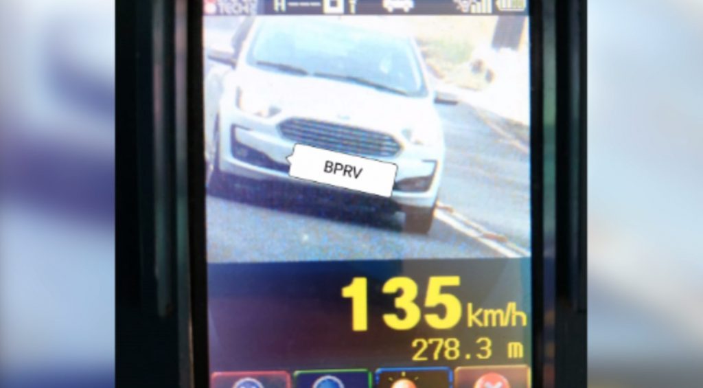 PRE flagra excesso de velocidade na PR-581, em Tupãssi