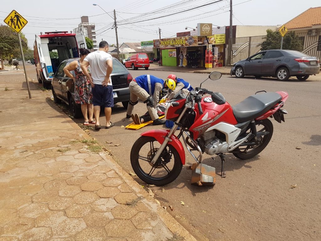 Motociclista colide contra Corolla, no Bairro Parque São Paulo