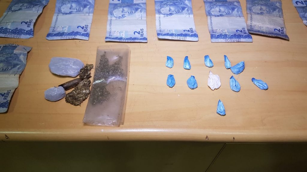 Polícia localiza entorpecentes no Cascavel Velho e conduz cinco pessoas à Delegacia