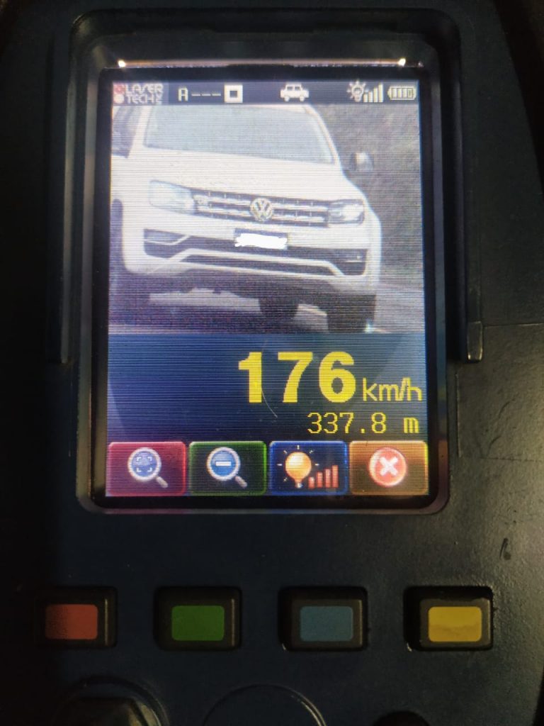 Veículo é flagrado pela PRE transitando a 176 km/h, em Toledo