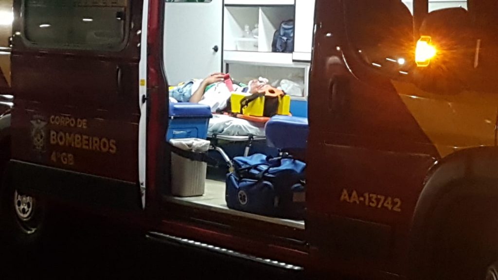 Jovem de 20 anos fica ferido em colisão no Parque Verde