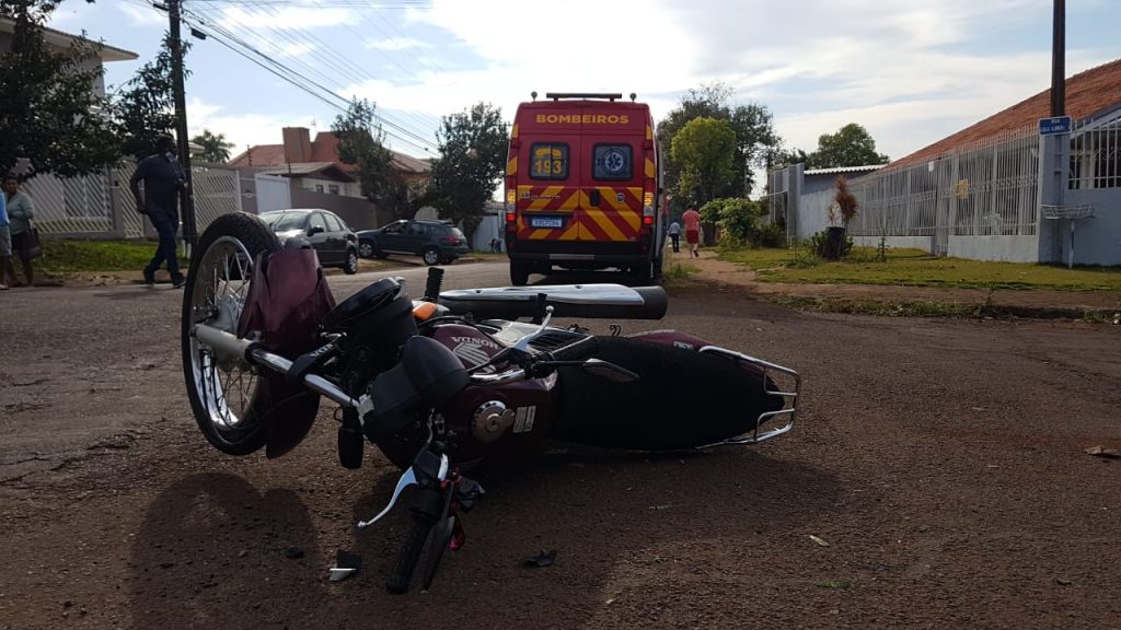 Motociclista de 19 anos fica ferido em acidente no Maria Luíza