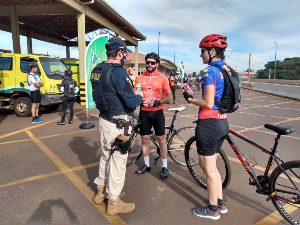 Semana Nacional de Trânsito: Ação na BR-277 tem como foco ciclistas