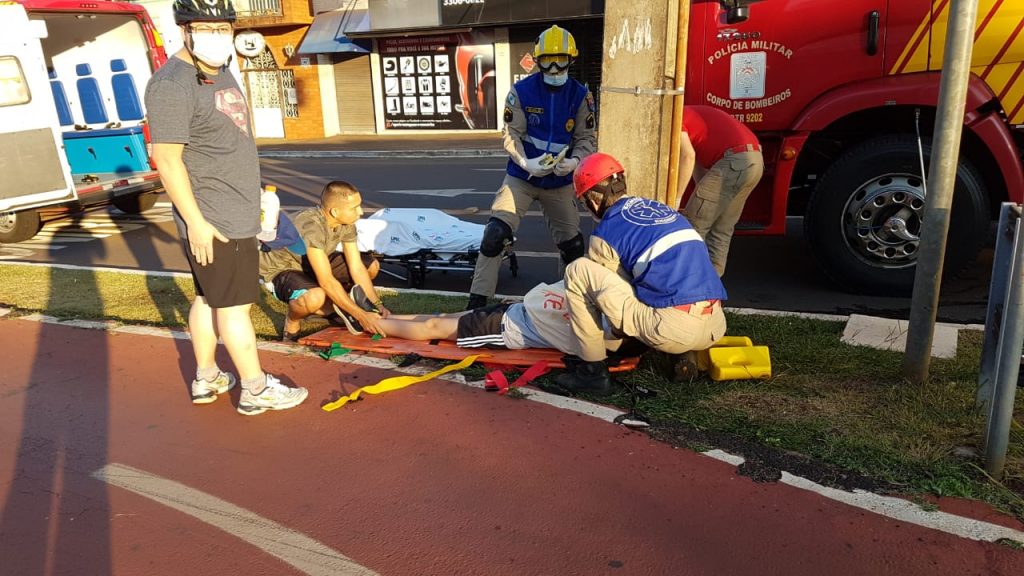 Menino fratura o braço ao cair de bicicleta na Avenida Brasil