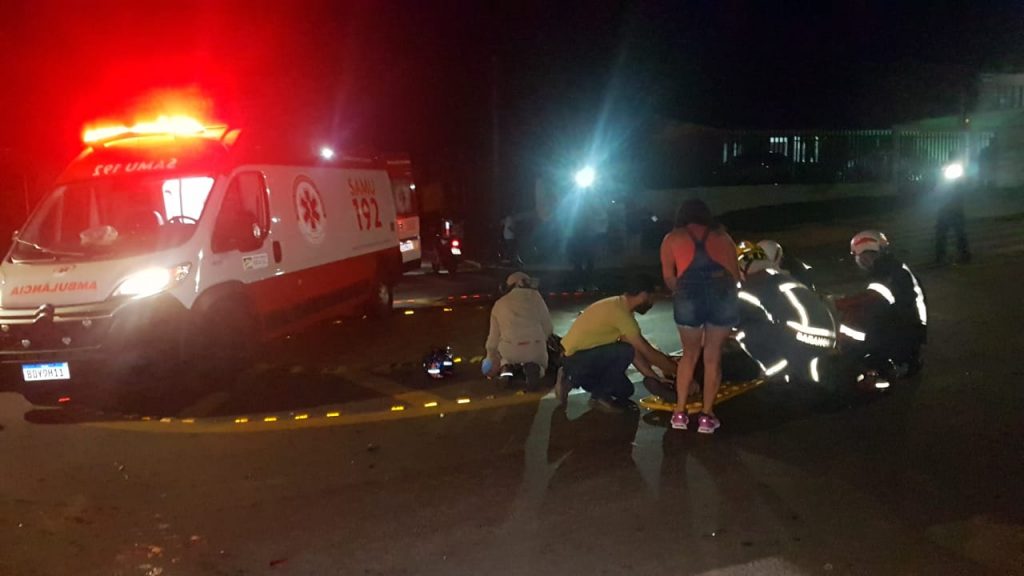 Moto é atingida por carro e duas pessoas ficam feridas no Bairro Brasília
