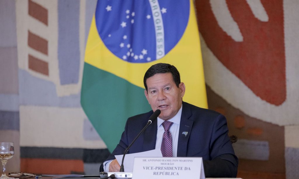 Mourão diz que posição do governo não é por uma Constituinte