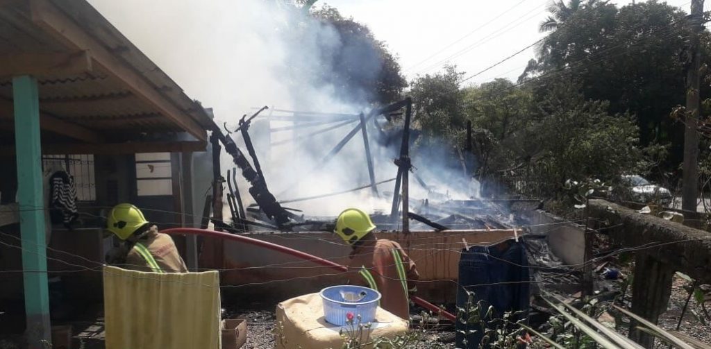 Incêndio destrói residência no interior de Missal