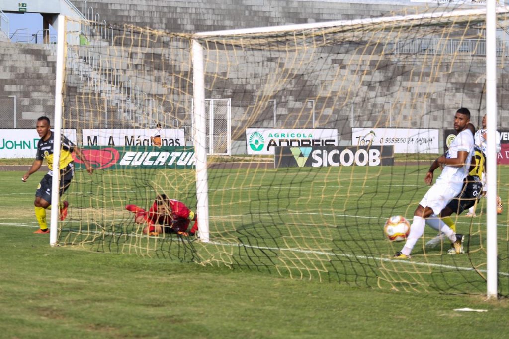 Em casa, FC Cascavel empata com Cabofriense-RJ em estreia na Série D