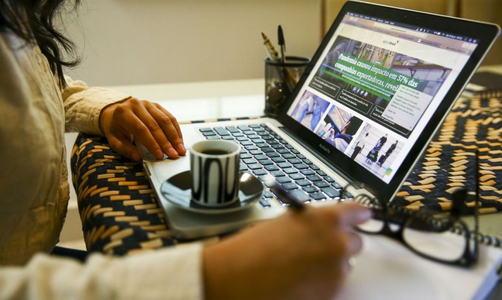 Projeto prevê que jornada do telebralho atenda às mesmas normas do trabalho presencial