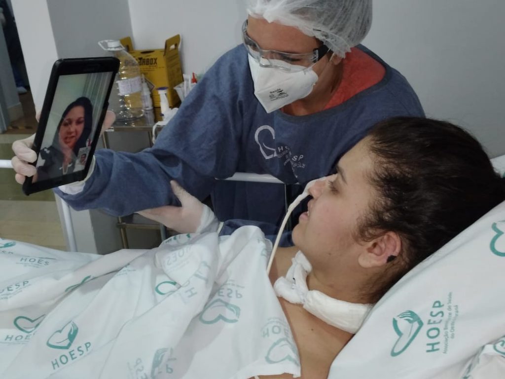 Covid-19: Após 70 dias na UTI, paciente de 28 anos recebe alta