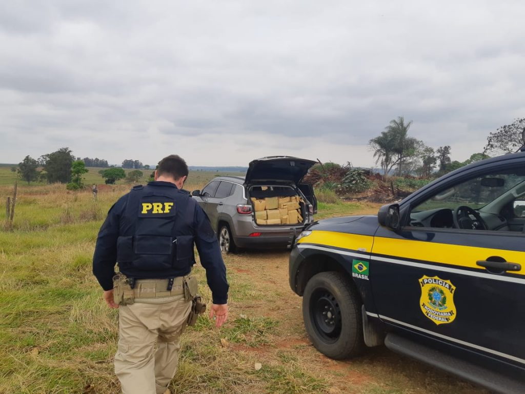 PRF apreende 822 Kg de maconha na fronteira do PR com MS