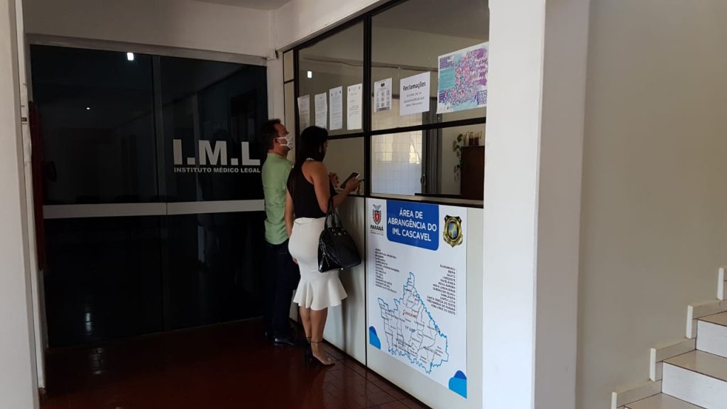 Advogada de Elias Maluco chega ao Instituto Médico Legal de Cascavel Advogada de Elias Maluco chega ao Instituto Médico Legal de Cascavel
