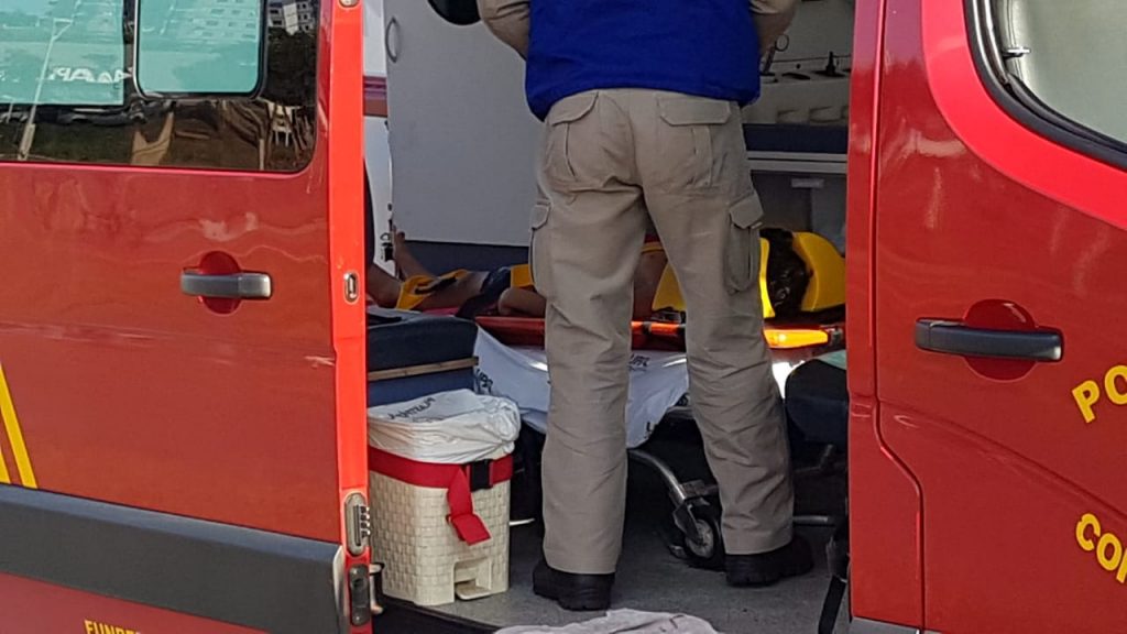 Menino de 7 anos é socorrido pelo Siate após sofrer queda no Ecopark Oeste