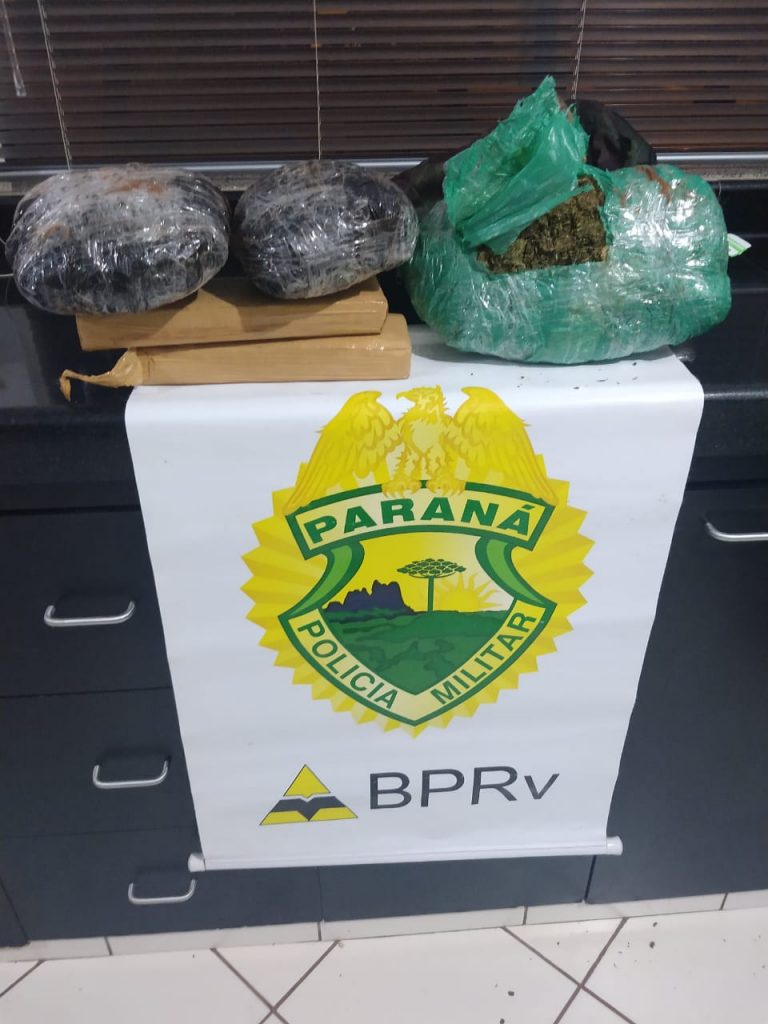 Adolescente é flagrada pela PRE transportando drogas em ônibus