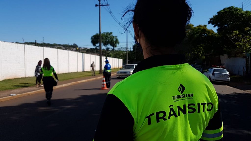 Trânsito: atenção para bloqueio na Rua Vitória, neste domingo