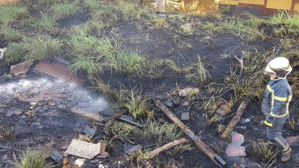 Incêndio ambiental causa transtornos no Centro e mobiliza Bombeiros